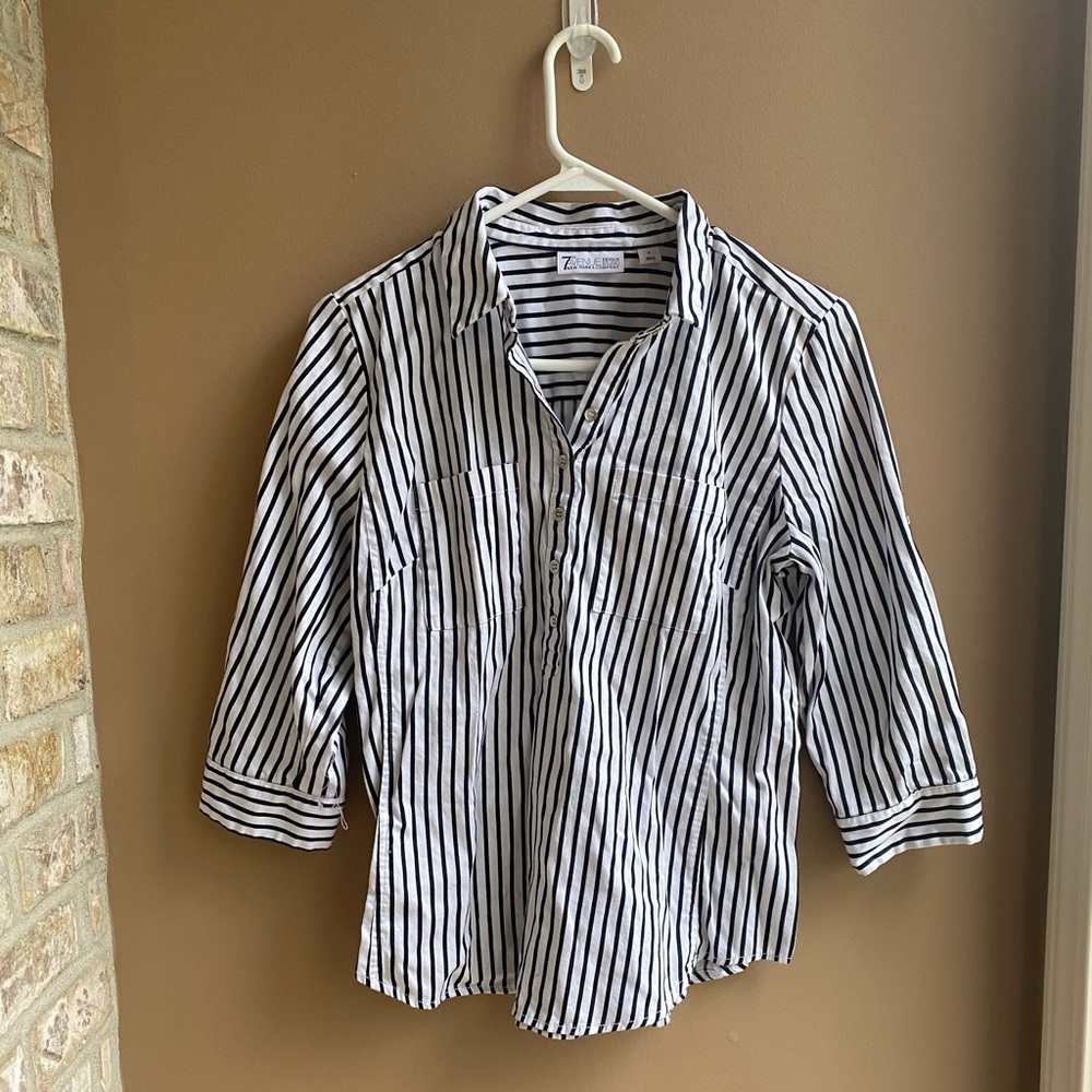 Button up black & white blouse